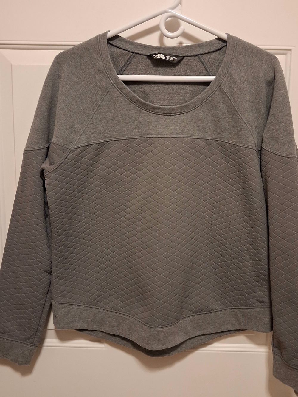 The North Face Women's Quilted Panel Crewneck Sweatshirt - Gray Sz M